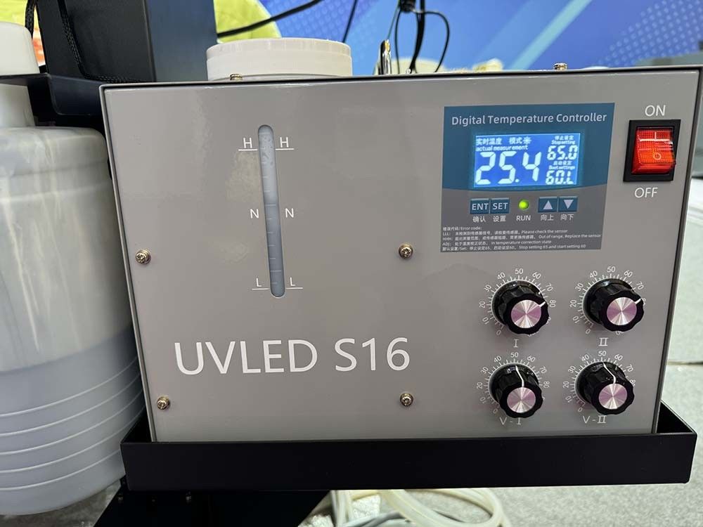 أوتوماتيكية بالكامل 7 ألوان 60 سم طابعة ملصقات الملصقات آلة UV DTF الطابعة